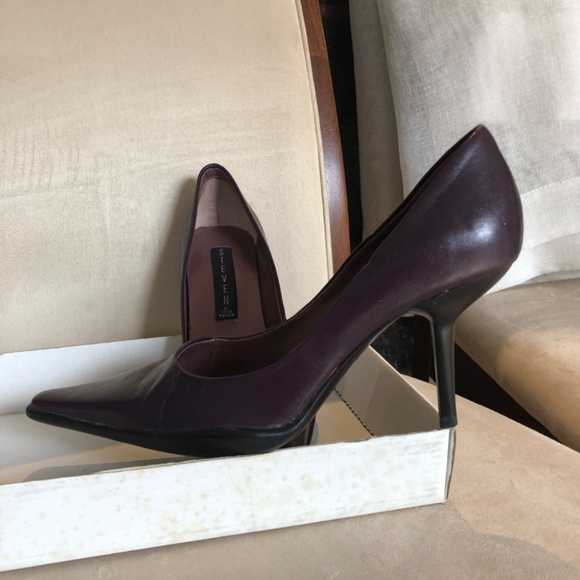 Pointed  toe - Picture 4 of 5